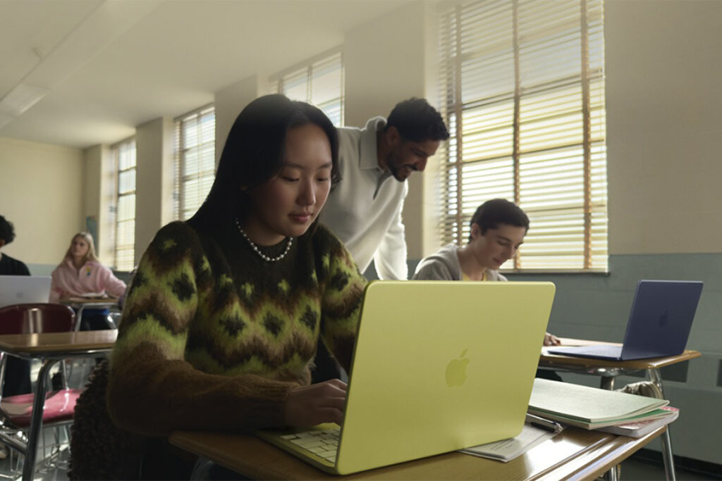 MacBook Neo в классе