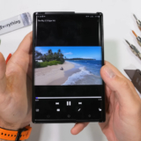 Блогер разобрал невыпущенный смартфон LG Rollable